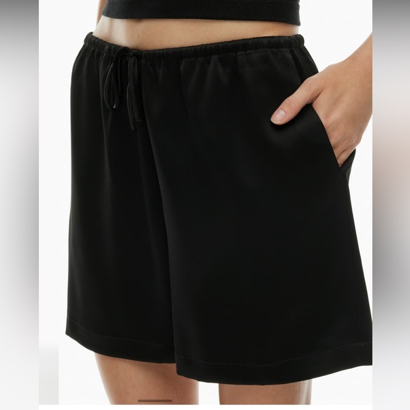 BNWT-Babaton zeal satin shorts cream women’s small - Picture 10 of 10